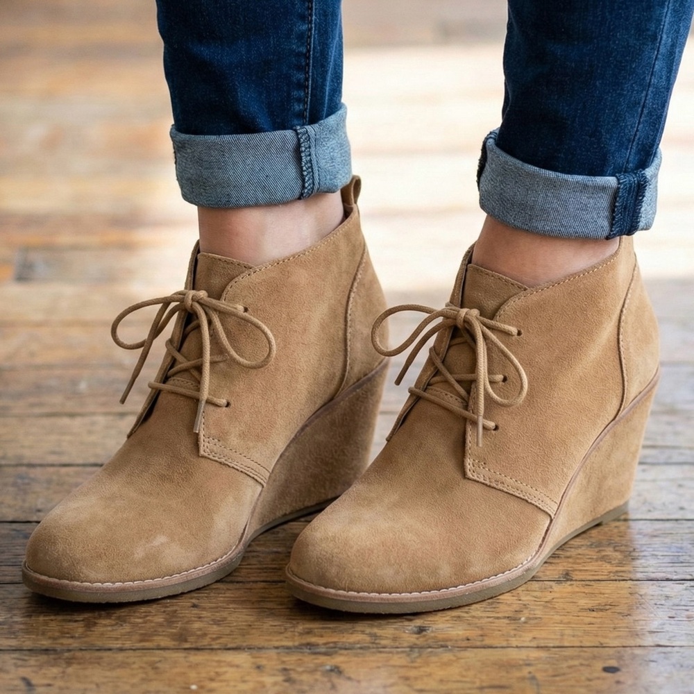 Nine West Joanis Tan Suede Lace-Up Wedge Booties Ankle Boots In Box Size 8.5 EUC